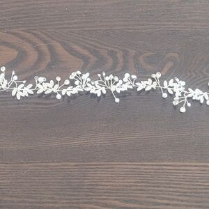 Elegant Silver Floral Hair Accessory